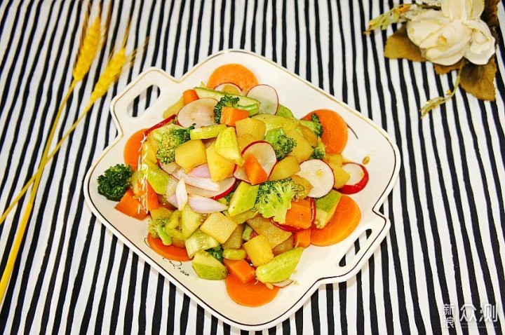 A股开盘速递 | 三大股指表现不一 乳业概念显著上涨